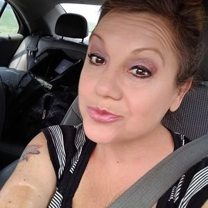 Meet your Posher, Deedee